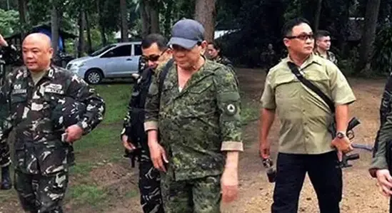 Duterte on lousy military uniform